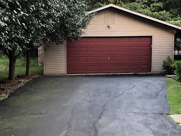 2nd image of 2059 Mullins Ln