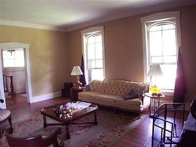 5th image of 115 W Atchison St