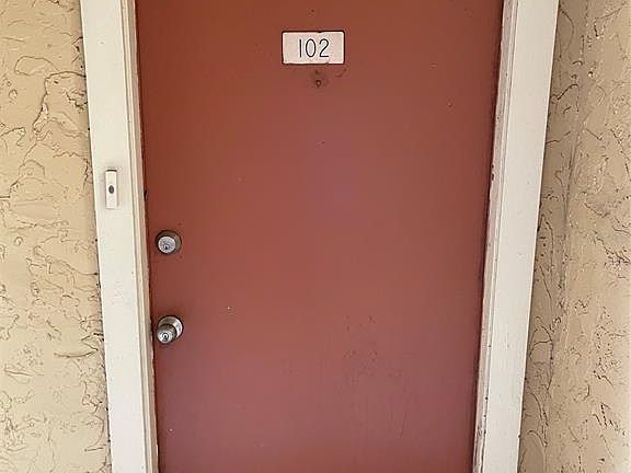 2nd image of 640 Kenwick Cir APT 102