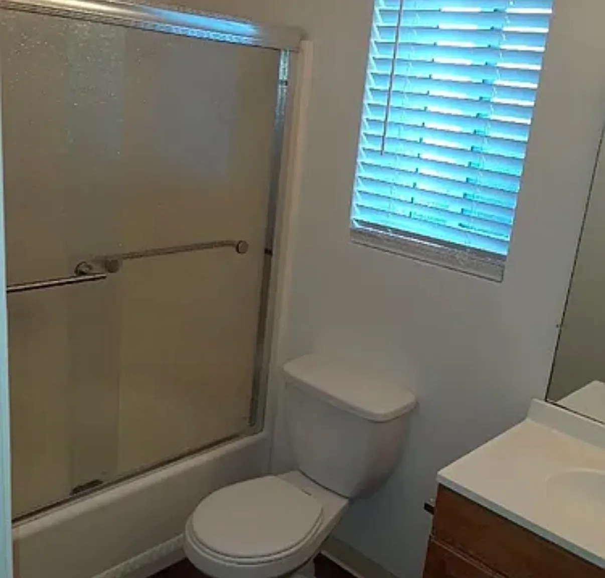 2 bed, 900 sqft, $2,100 — Photo 2