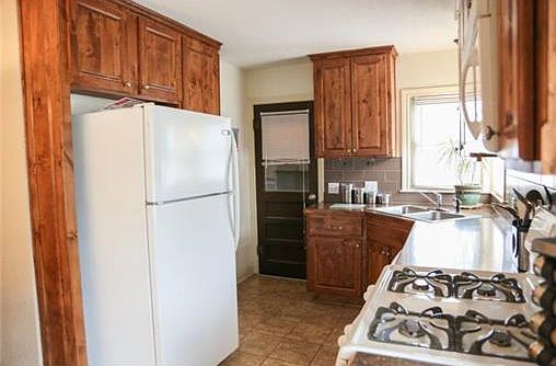 5th image of 10424 W 56th St
