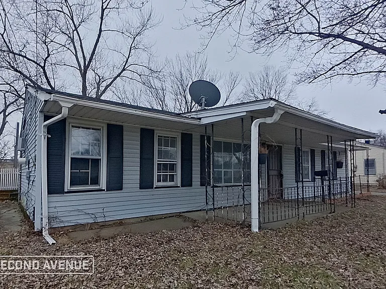 689 Lucille Dr — Photo 2