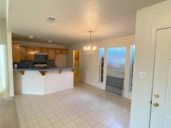 5th image of 109 W Blancas Dr