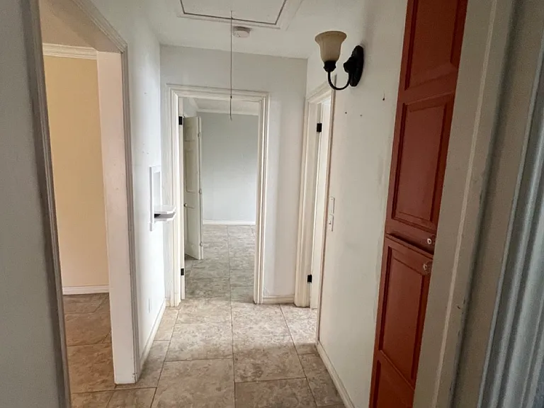713 SW 49th St — Photo 22