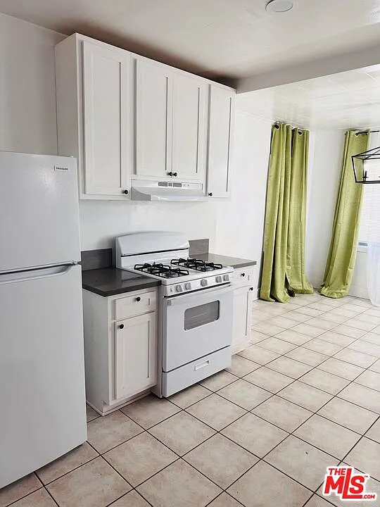 6 bed, 2.0 bath, 1690 sqft, $5,995 — Photo 3