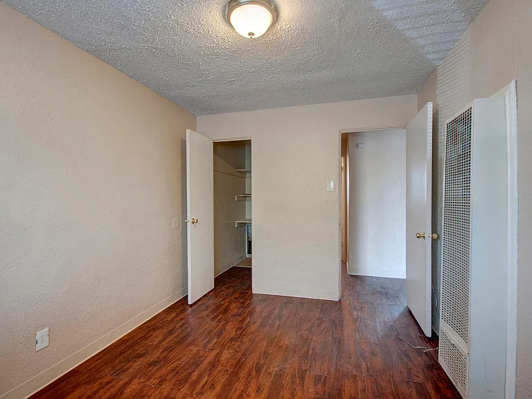 1382-1391 Boston St. — Photo 3