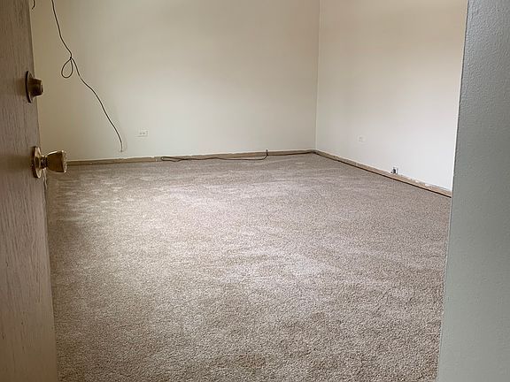 4th image of 5555 N Washtenaw Ave #2S