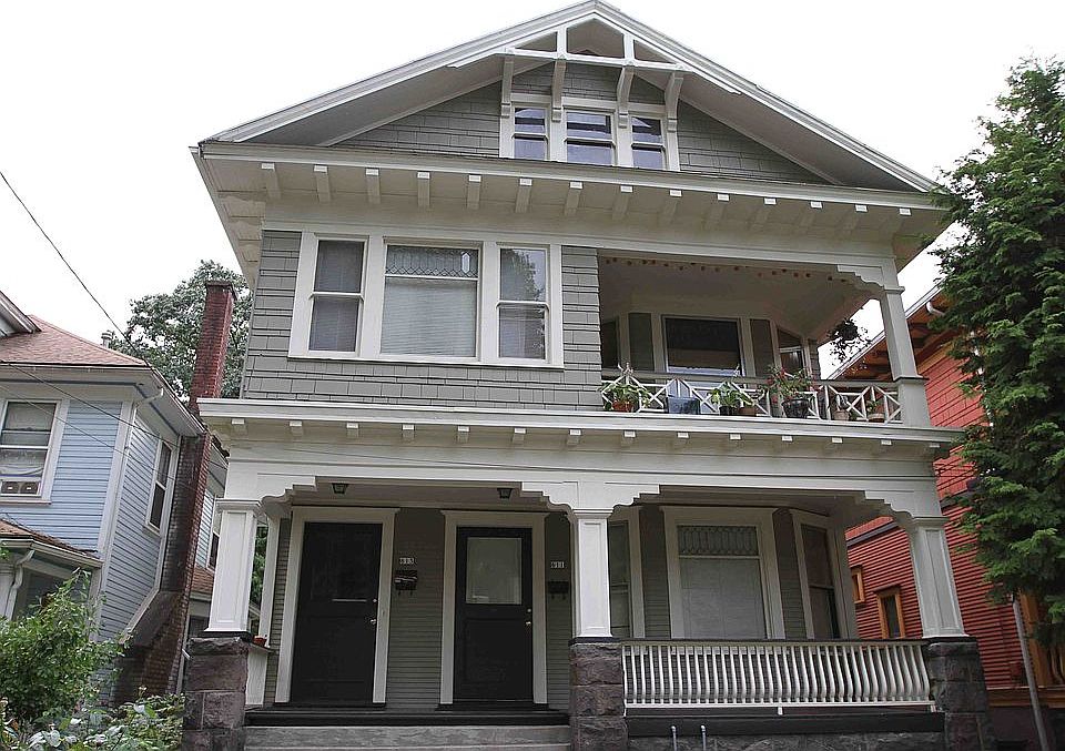 2nd image of 611-613 SE 19th Ave