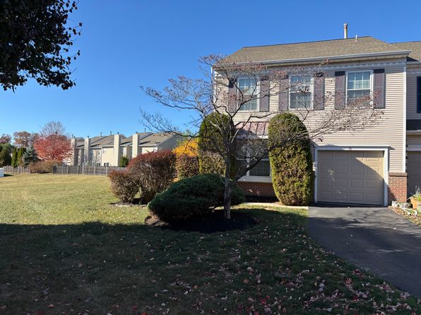76 Honey Locust Ln, Newtown, PA 18940