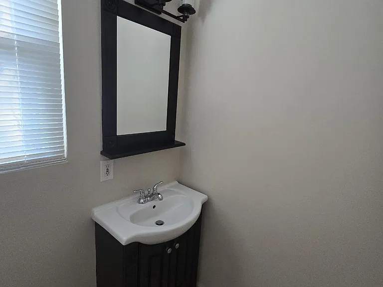 5228 Pulaski Ave — Photo 8