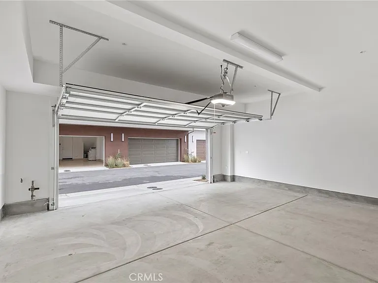 585 S Lyon St — Photo 23