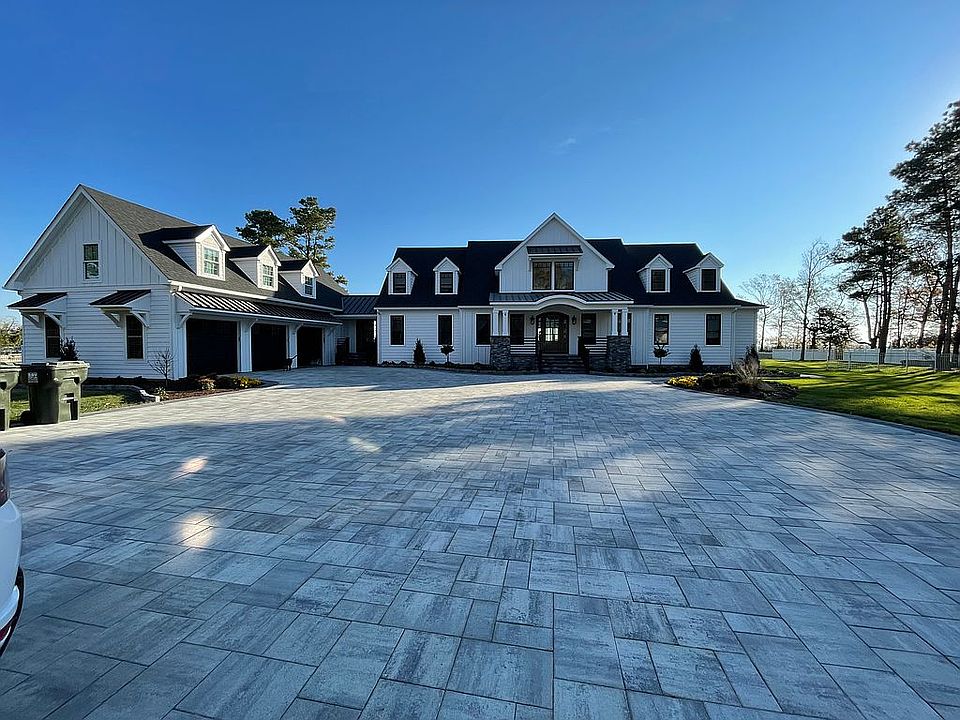 1st image of 147 Sanderson Ct