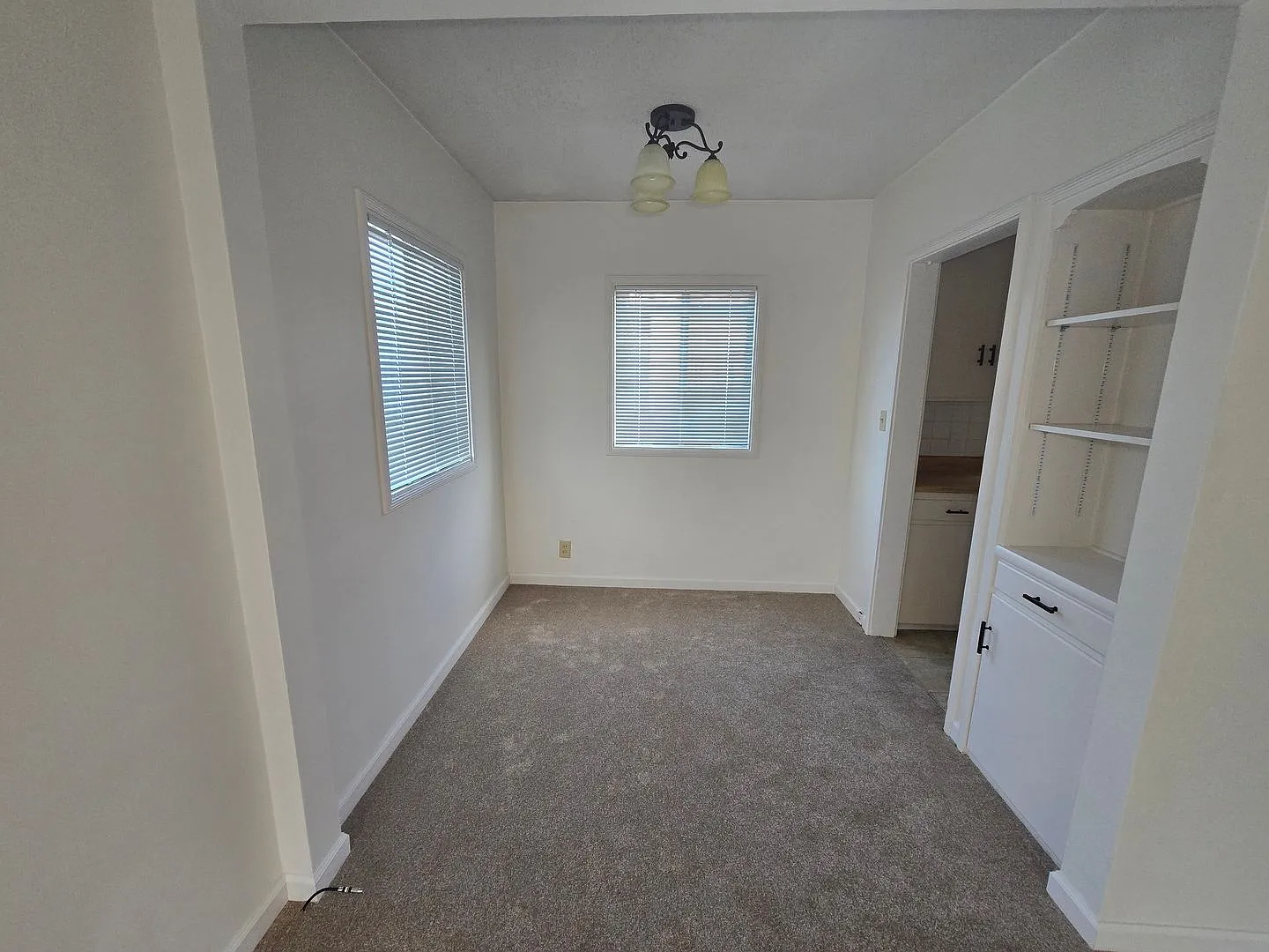 Charming 1-Bedroom, 1-Bath Front Unit Near El Cerrito Border — Photo 4