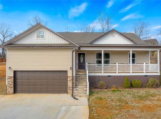 11 Arlington Rd, Greer, SC 29651
