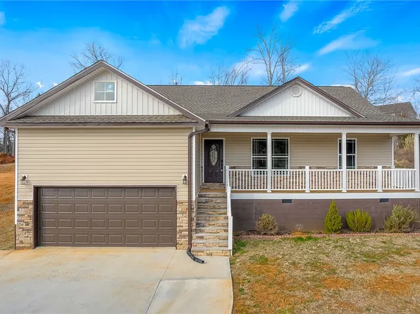 11 Arlington Rd, Greer, SC 29651