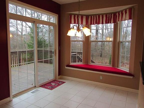 5th image of 8868 Oakbrook Cir