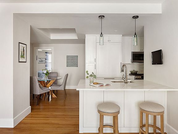 2nd image of 27 W 72nd St #205