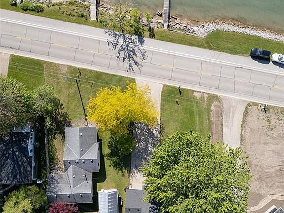 5th image of 4084 Saint Clair Pkwy