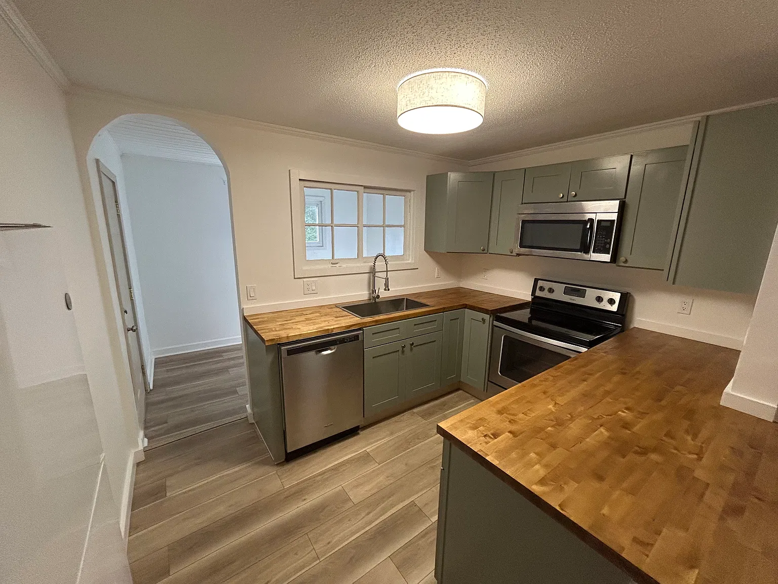 3 bed, 1160 sqft, $1,750 — Photo 4