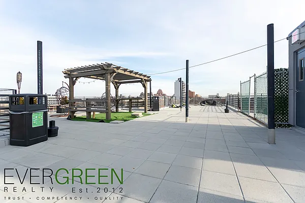 Rented by ERNY LLC | media 21