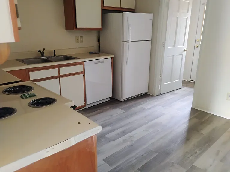 1258 Winslow Ave #B — Photo 5