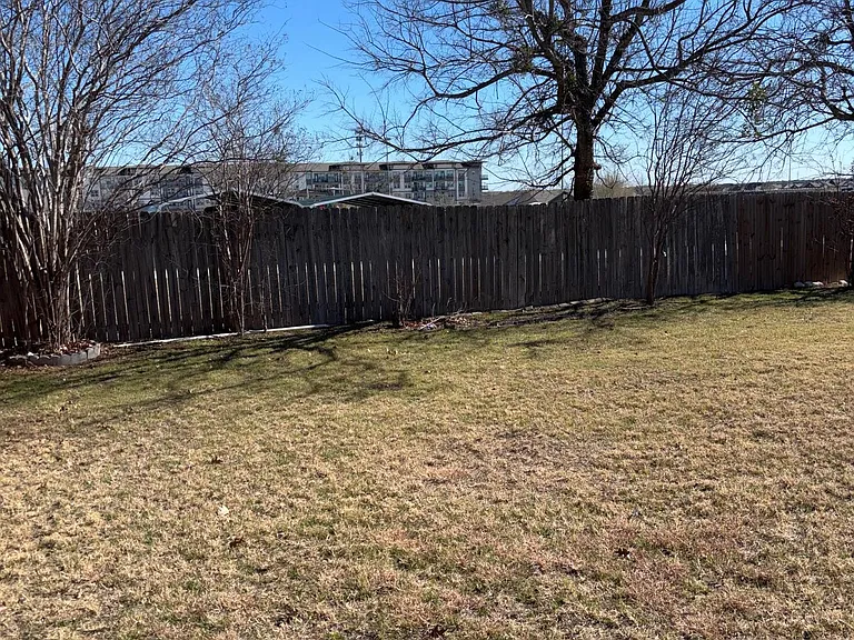 1403 Haley Gray Dr — Photo 31