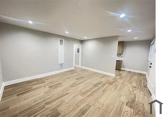 14921 Vanowen St #4 — Photo 2