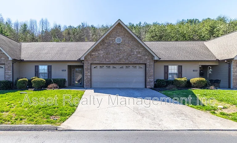 5104 Cates Bend Way #1 — Photo 1