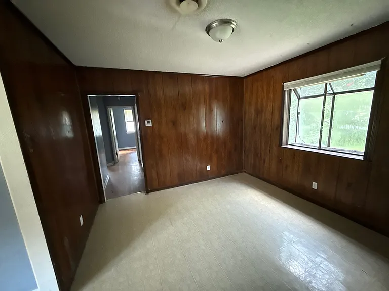 1054 Deryll St — Photo 5