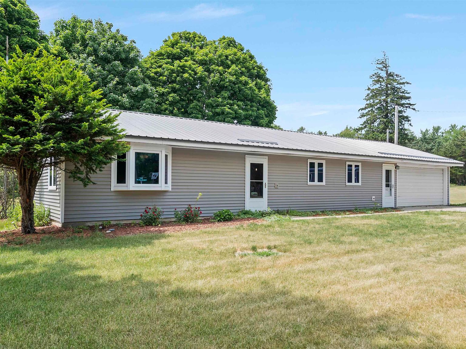 352 N Washington Ave, Fredericksburg, IA 50630 Zillow