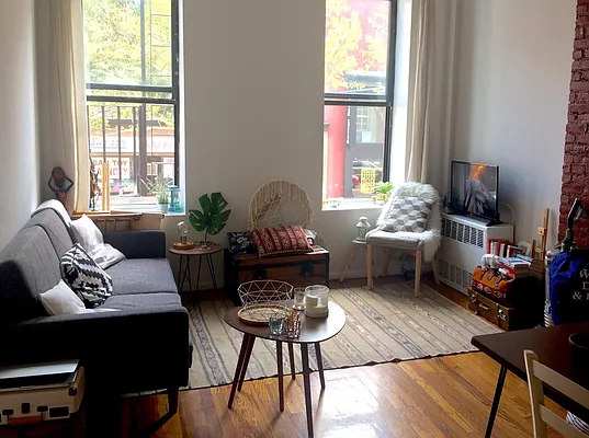 Rented by Metropolitan Realty | media 13