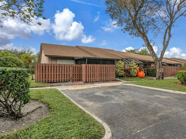 2682 N Nob Hill Rd, Sunrise, FL 33322