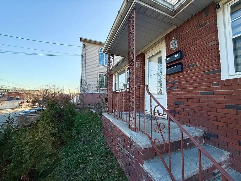 175 Van Winkle St #2 — Photo 16