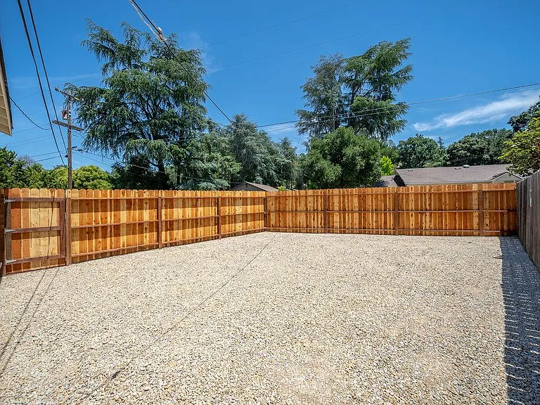 5480 Capistrano Ave #8 — Photo 20