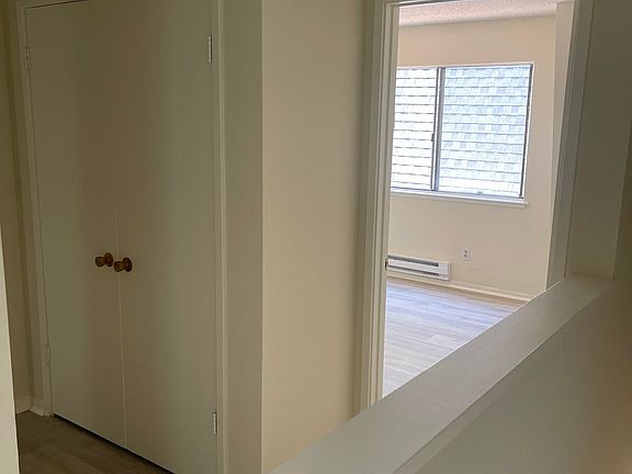 5th image of 1002 Railroad Ave #4