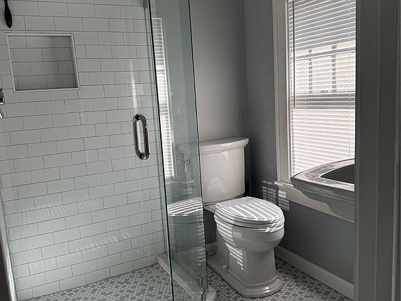 5th image of 1383 E 26th St #1/2