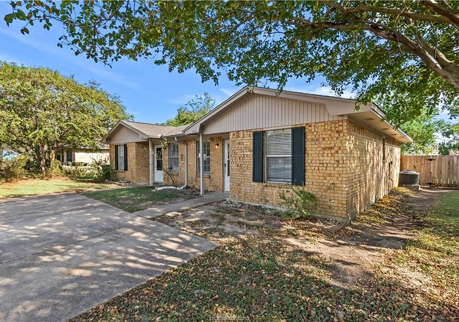 1412 Hillside Drive — Photo 2