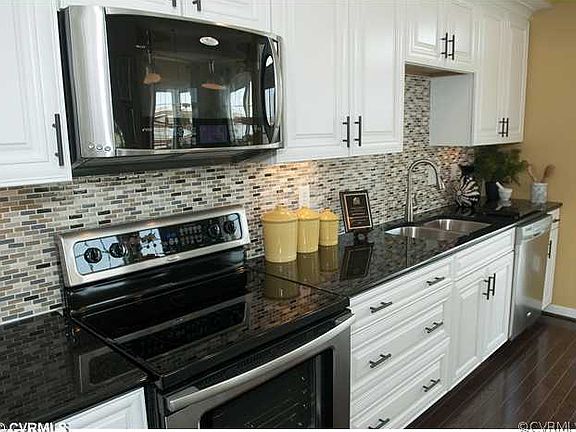 2nd image of 3900 Liesfeld Place 13b Gln