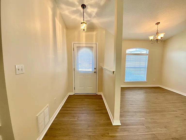 1550 Oakhill Rd — Photo 4
