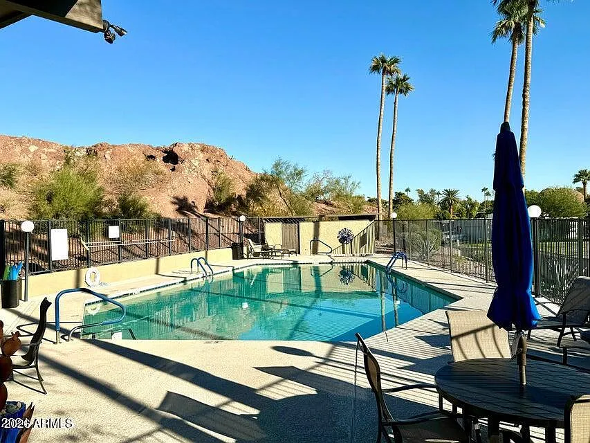 3 bed, 2.0 bath, 1960 sqft, $2,799 — Photo 3