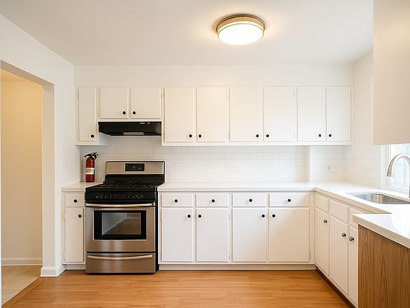 5th image of 104 Livingston Ave #2