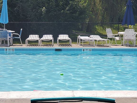 2nd image of 1402 Scarborough Dr