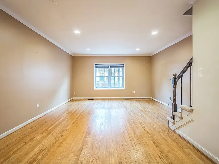 948 S Rolfe St — Photo 3