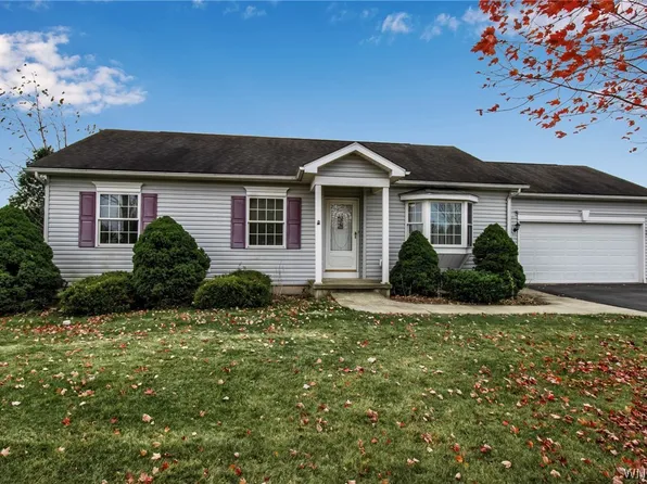 6534 Amy Ln, Lockport, NY 14094