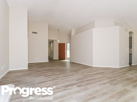 4th image of 3833 N Rosewood Ave