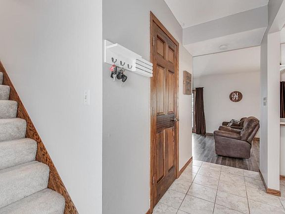 4th image of 151 Canabury Ct