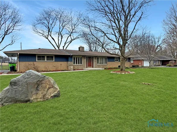 2570 Courtly Rd, Fostoria, OH 44830