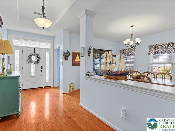 4th image of 60 Glenmoor Cir N