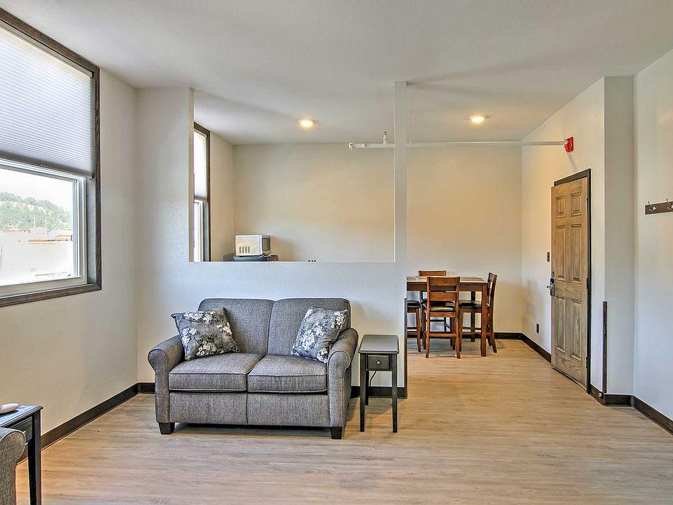 2nd image of 1064 Main St #1