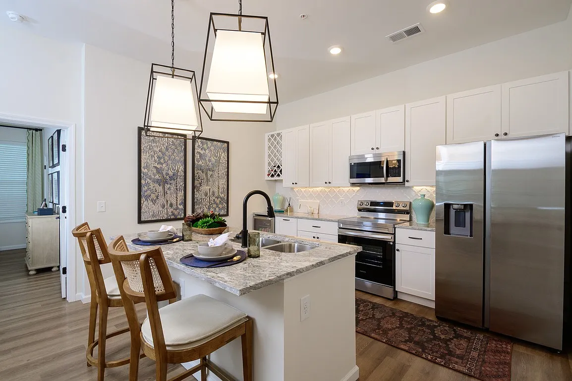 Kempton Apartments — Photo 1
